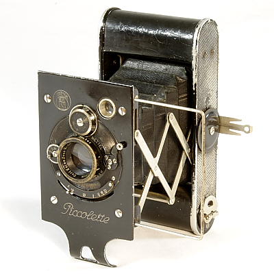 Piccolette Contessa-NettelStuttgartGermany Image of Piccolette Lens- f4.5, 7.5 cm Zeiss Tessar, iris diaphragm to f25. Serial no. 501234 (c. 1922).